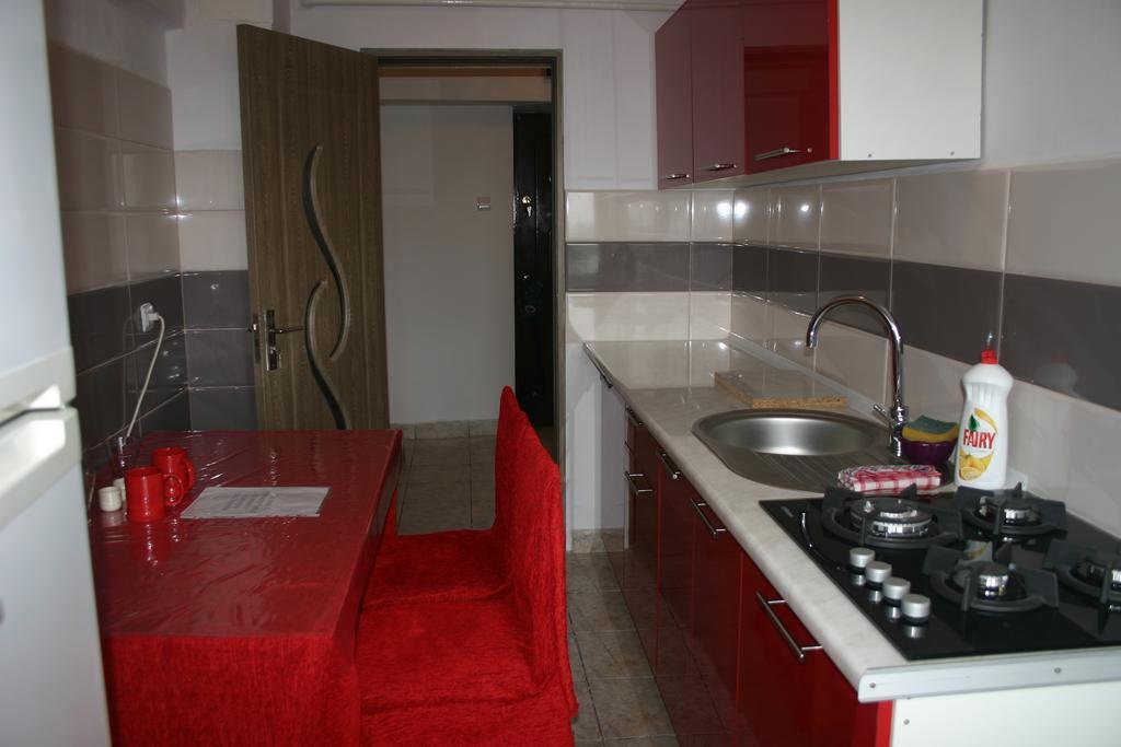 Salonul Rosu Bacău Exterior foto