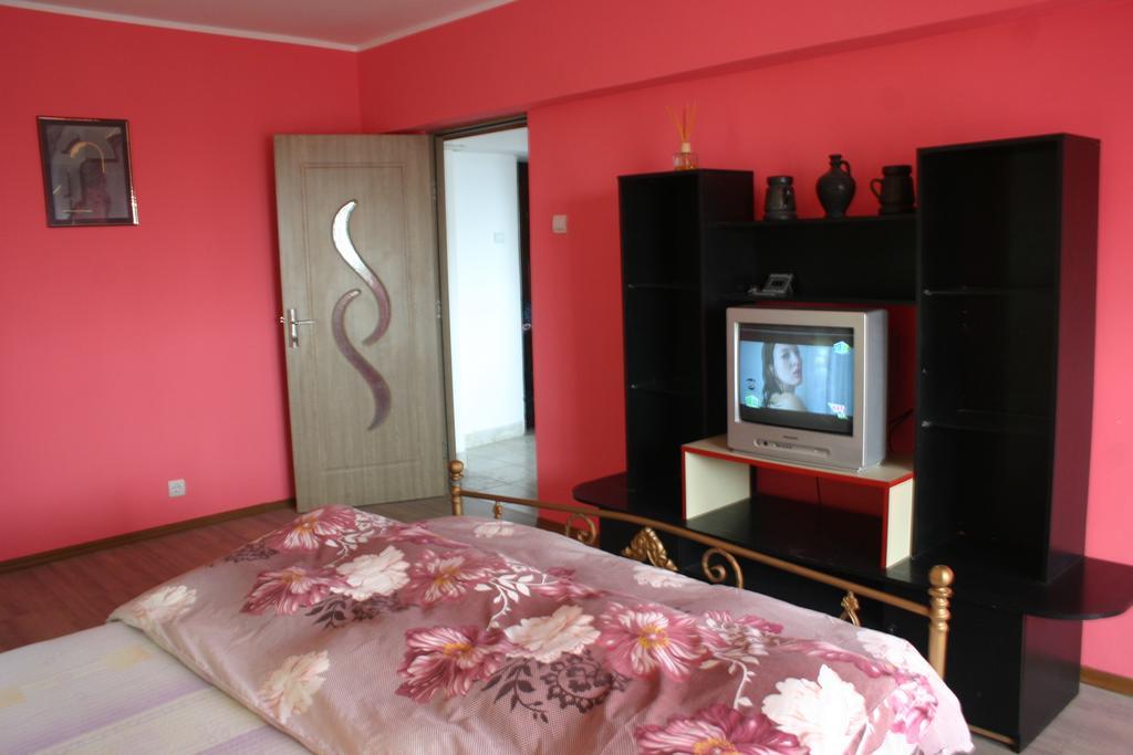 Salonul Rosu Bacău Exterior foto