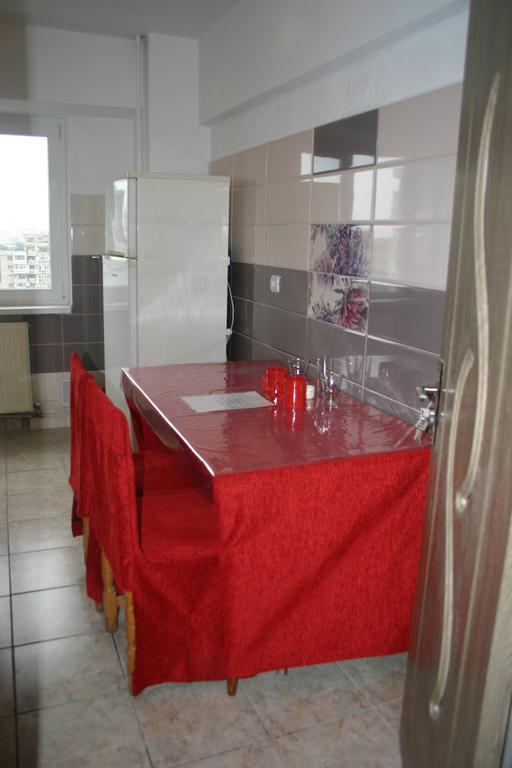 Salonul Rosu Bacău Exterior foto